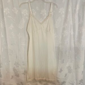VINTAGE Ivory Lace Trim Full  Slip Size 38 Neutral Color Adjustable straps
